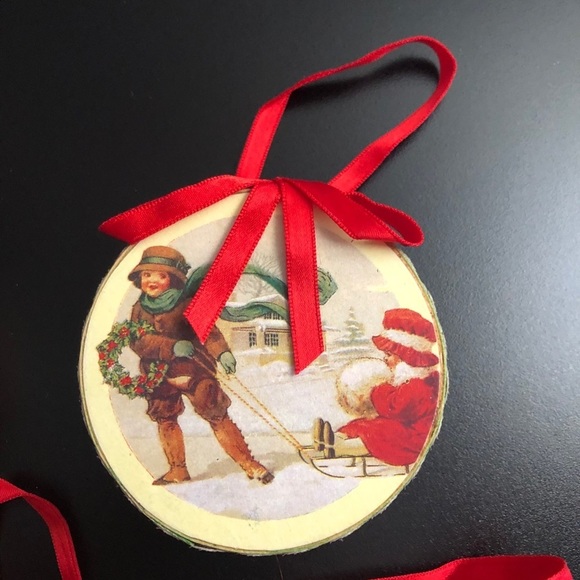 Vintage Christmas red round and oval box Ornaments - Picture 7 of 11